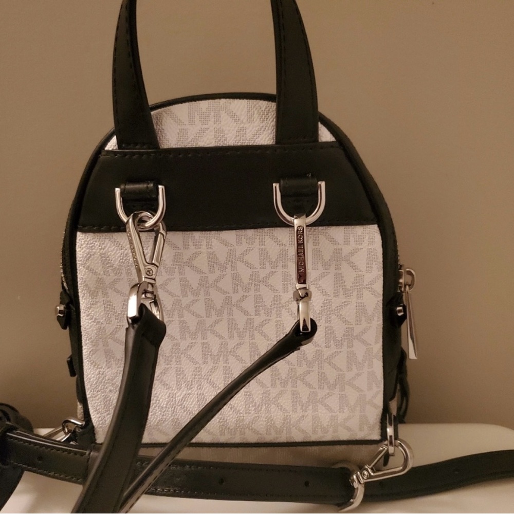 MICHAEL KORS RHEA BACKPACK - Picture 8 of 10